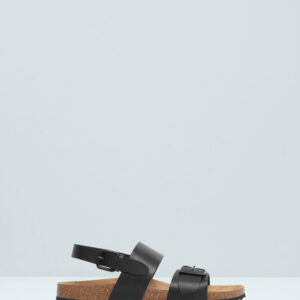 Buckle leather sandals